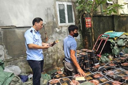 Hà Nội tạm giữ hơn 1,6 tấn lạp xưởng không rõ nguồn gốc