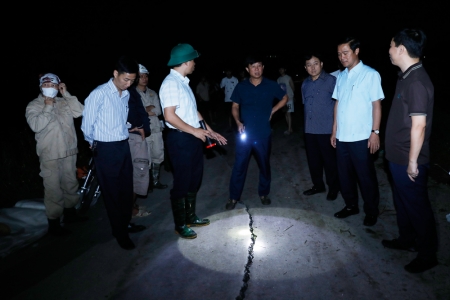 Bắc Ninh: Tập trung xử lý các điểm đê xung yếu, tuần tra canh gác 24/24 giờ