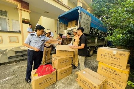 Công an và QLTT Phú Thọ chặn bắt xe tải vận chuyển hàng trăm sản phẩm mỹ phẩm không rõ nguồn gốc