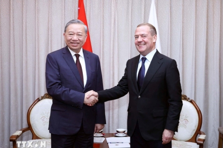 Tổng Bí thư Tô Lâm gặp Chủ tịch Đảng Nước Nga Thống nhất Dmitry Medvedev