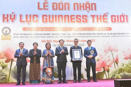 Đón nhận Kỷ lục Guinness Thế giới: Bức tranh sơn mài 'Bác Hồ đọc Tuyên ngôn Độc lập'