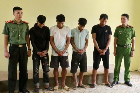 Nghệ An: Bắt nhóm 4 anh em họ lợi dụng mưa lũ đột nhập nhà dân trộm tài sản