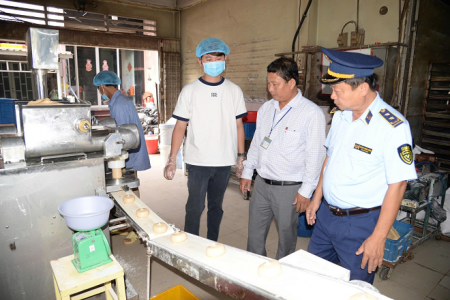 Chống hàng lậu, thực phẩm bẩn: Quản lý thị trường Đồng Tháp xử lý 8 vụ vi phạm dịp Trung thu