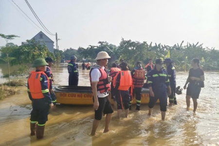 Vẫn còn 10.961 ngôi nhà tại Hà Nội và Bắc Ninh bị ngập trong nước