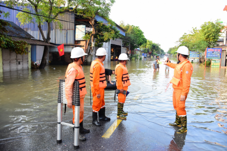 Hà Nội: Người dân khu vực ngập úng cần lưu ý các biện pháp đảm bảo an toàn điện