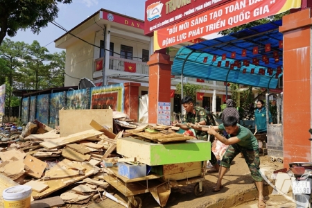 Đánh giá, khắc phục thiệt hại do bão số 11 gây ra đối với ngành Giáo dục, sớm đưa học sinh trở lại trường học