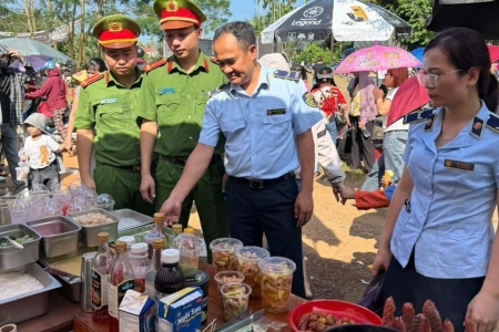 Lực lượng Quản lý thị trường Thanh Hóa tăng cường giám sát hàng hóa, dịch vụ tại các lễ hội văn hóa - du lịch