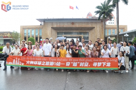 Gần 1.000 khách du lịch Trung Quốc nhập cảnh qua Cửa khẩu Quốc tế Móng Cái