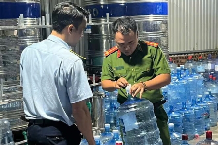 Phát hiện cơ sở sản xuất, tiêu thụ nước Lavie giả tại Hà Nội