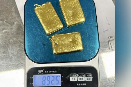 Phát hiện 892,5 gram kim loại nghi là vàng lậu tại sân bay Nội Bài