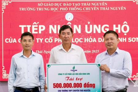 Lọc hóa dầu Bình Sơn thăm, tặng quà một số trường học bị ảnh hưởng mưa lũ tại Thái Nguyên