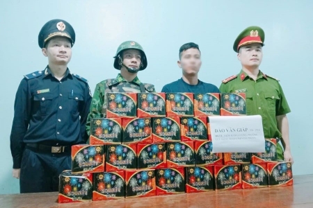 Hà Tĩnh: Bắt giữ đối tượng vận chuyển pháo hoa nổ từ Lào về Việt Nam