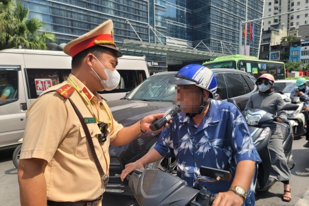 Hà Nội: Cảnh sát giao thông triển khai chuyên đề nồng độ cồn