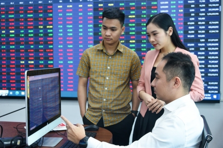 Cập nhật BCTC quý III/2025: Loạt doanh nghiệp đồng loạt công bố kết quả kinh doanh