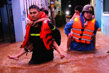 Đà Nẵng: Người dân chuẩn bị lương thực ít nhất 3 ngày ứng phó bão số 12