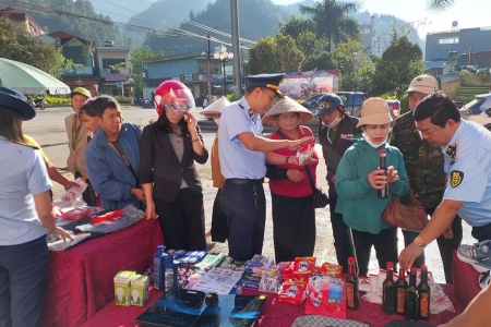 Đội QLTT số 4 Lào Cai: Tuyên truyền pháp luật về phòng, chống buôn lậu, gian lận thương mại và hàng giả