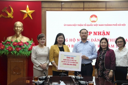 Hà Nội tiếp nhận 31 tỷ đồng ủng hộ đồng bào bị ảnh hưởng từ bão lũ