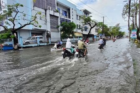 Cà Mau tăng cường ứng phó mưa lớn kết hợp triều cường gây ngập lụt