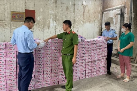 QLTT số 15 Hà Nội liên tiếp xử lý vi phạm, buộc tiêu hủy hàng hóa trị giá hơn 338 triệu đồng