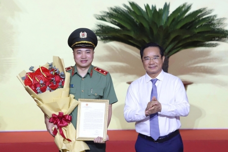 Công an TP. HCM nhận thư khen của Thủ tướng Chính phủ