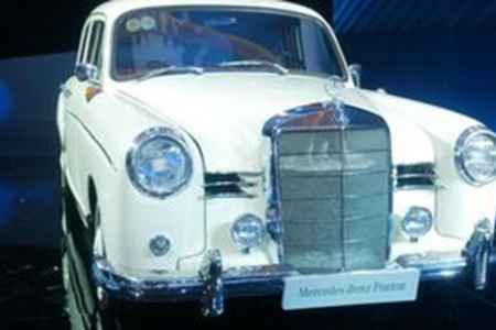 Giới sưu tầm sửng sốt: Phát hiện Mercedes-Benz 500 SL đời 1982 mới chỉ lăn bánh 68 km
