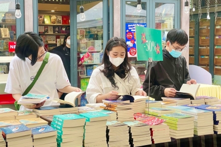 Ngành Xuất bản 'đau đầu' về vấn nạn sách giả, sách lậu