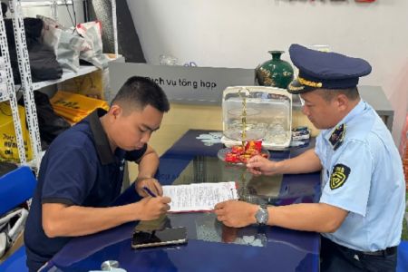 Quảng Ngãi: 1 tháng, 1 đội quản lý thị trường phát hiện 5 vụ giả mạo nhãn hiệu hàng hoá
