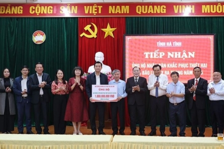 Hội đồng hương Hà Tĩnh tại Hà Nội hỗ trợ bà con tỉnh nhà 1 tỷ đồng khắc phục hậu quả thiên tai