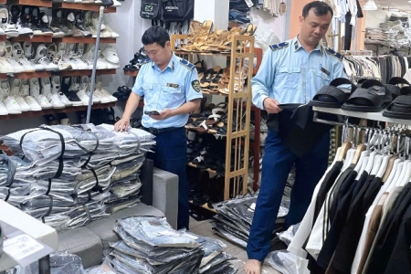 Phát hiện cơ sở kinh doanh thời trang giả mạo nhãn hiệu nổi tiếng tại Quảng Trị