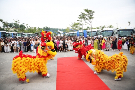 1.000 khách du lịch Trung Quốc tham quan Vịnh Hạ Long