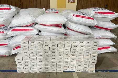 Quảng Trị: Phát hiện xe khách vận chuyển hơn 3 tấn đường cát và hơn 1.000 bao thuốc lá lậu