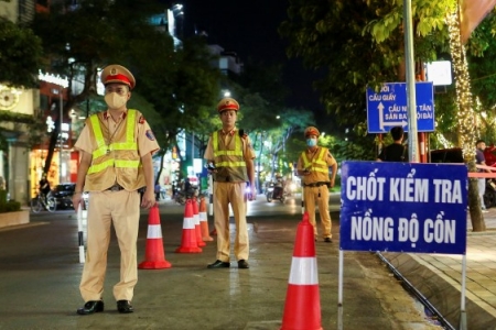 Gần 2.000 tài xế vi phạm nồng độ cồn trong đêm 29/10