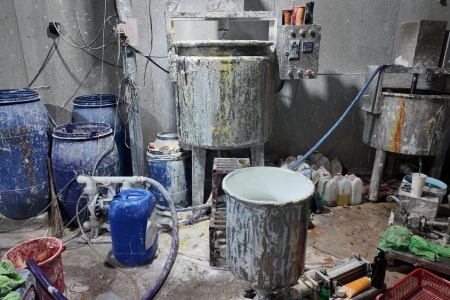 Triệt phá đường dây sản xuất, buôn bán mỹ phẩm giả quy mô lớn