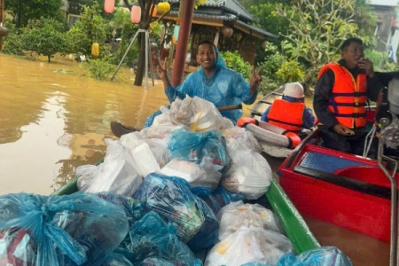 Tấm lòng cả nước hướng về Huế