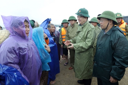 Phó Thủ tướng Mai Văn Chính kiểm tra công tác ứng phó mưa lũ tại Hà Tĩnh