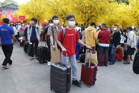 Hỗ trợ vé tàu, máy bay cho người lao động về quê đón Tết Bính Ngọ 2026