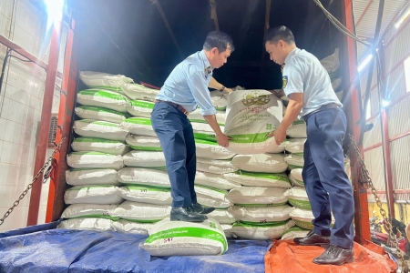 Tạm giữ 5 tấn đường cát trắng không hóa đơn, chứng từ