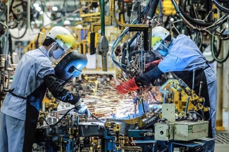 Ngành sản xuất Việt Nam khởi sắc tháng 10: PMI tăng mạnh nhưng áp lực giá cả gia tăng