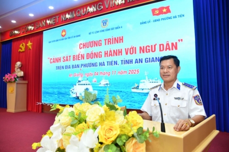 Bộ Tư lệnh Vùng Cảnh sát biển 4 đồng hành với ngư dân phường Hà Tiên