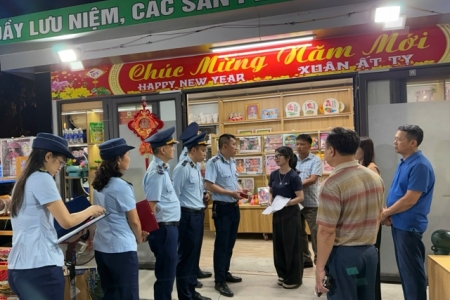 Quản lý thị trường Nghệ An triển khai nhiều hoạt động ý nghĩa hưởng ứng Ngày Pháp luật Việt Nam 2025