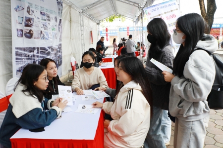 Bắc Ninh: Ngày hội việc làm thu hút hơn 2 nghìn sinh viên, lao động tham gia