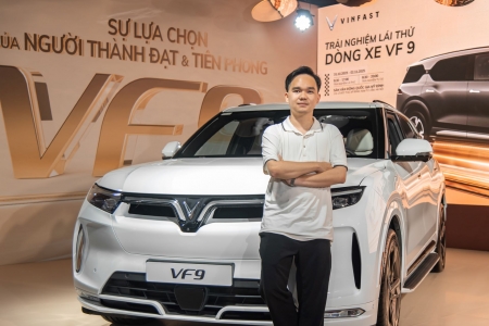 Chủ xe xăng hạng sang trầm trồ sau khi cầm lái VinFast VF 9: Cảm giác yên tâm tuyệt đối, chai nước đặt lên capo không đổ dù đường xấu