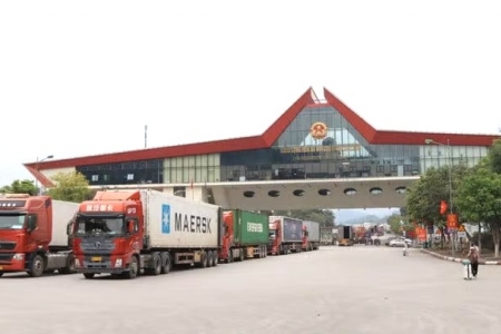 Dòng chảy hàng hóa qua cửa khẩu Lạng Sơn thông suốt, xuất nhập khẩu duy trì nhịp ổn định