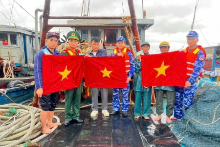 Bộ Tư lệnh Vùng Cảnh sát biển 1: “Đến tận nhà, ra tận bến” tuyên truyền chống khai thác IUU