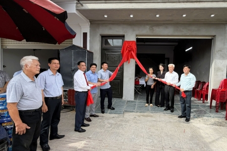 Phường Dương Kinh bàn giao Nhà Đại đoàn kết cho hộ bà Vũ Thị Liễu tại Tổ dân phố số 2