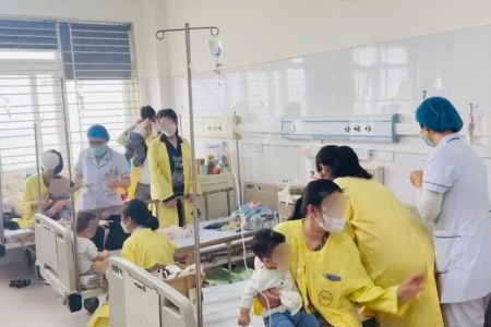 Gần 50 ca cúm A đang điều trị tại Bệnh viện Bệnh Nhiệt đới Trung ương, nhiều trẻ nhỏ nguy kịch vì bội nhiễm phổi