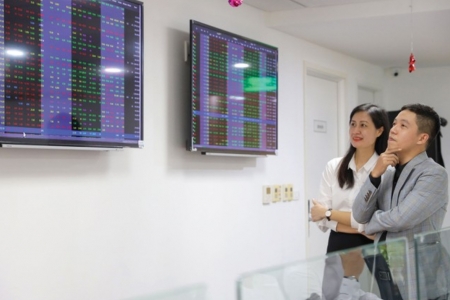 Những cổ phiếu đáng quan tâm ngày 10/11