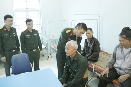 Bắc Ninh: Khám sức khỏe, cấp thuốc miễn phí và tặng quà các đối tượng chính sách, người có công