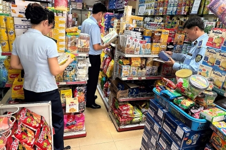 Quảng Ngãi: Đội QLTT số 2 kiểm soát thị trường, ổn định giá cả sau bão Kalmaegi