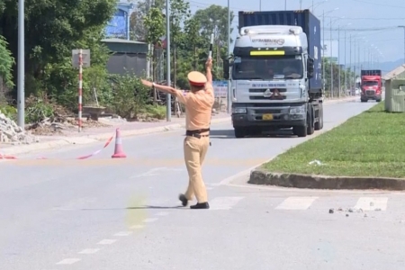 TP.HCM tăng cường tuần tra, xử lý vi phạm xe tải trọng lớn